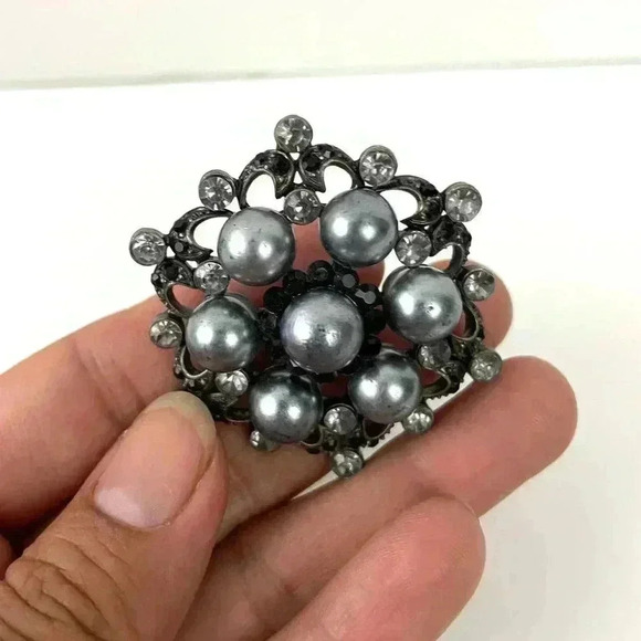 Antique Silver Cluster Faux Pearl Brooch Pin Rhinestone 5CM - Picture 11 of 11